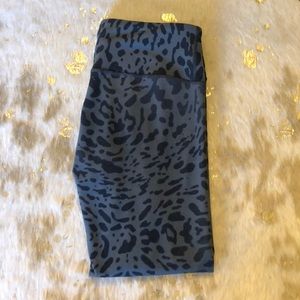 Lululemon wonder under crops